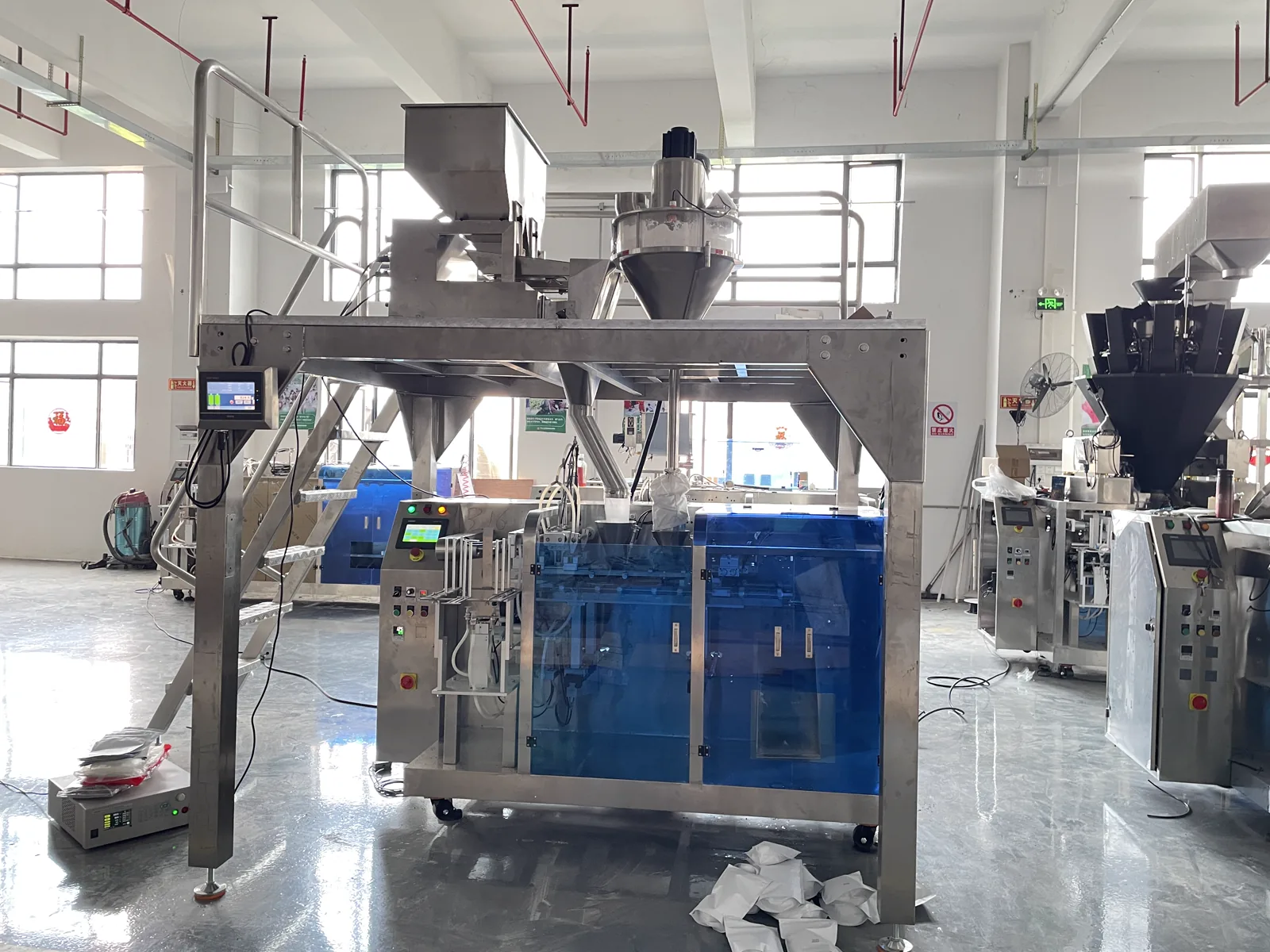Front view of screw metering, granule metering, and horizontal bag feeder combined arrangement